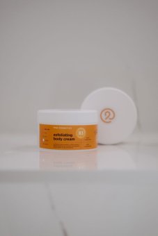 EXFOLIATING BODY CREAM