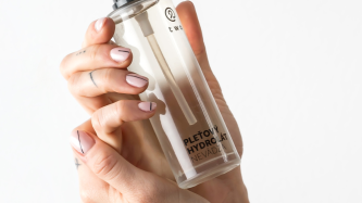 Osviežte pleť kvetinovými hydrolátmi: 7 tipov na využitie pleťovej vody